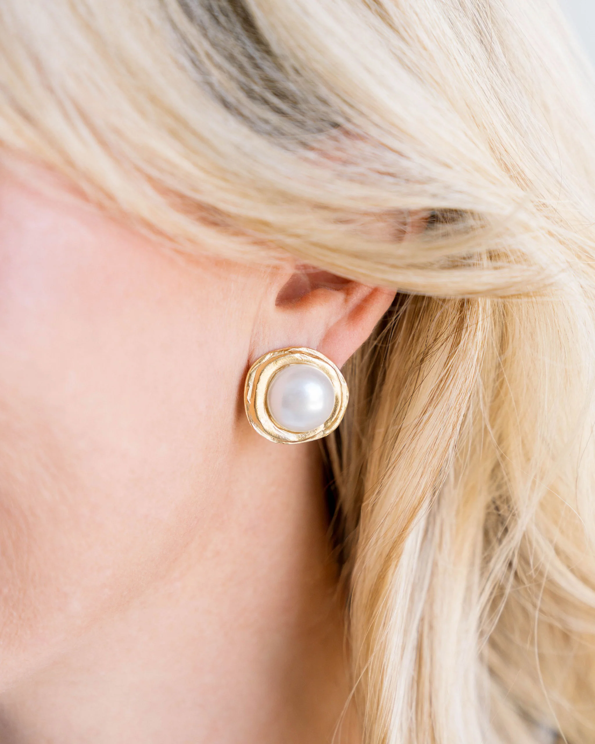Classic Pearl Cab Studs - Image 3