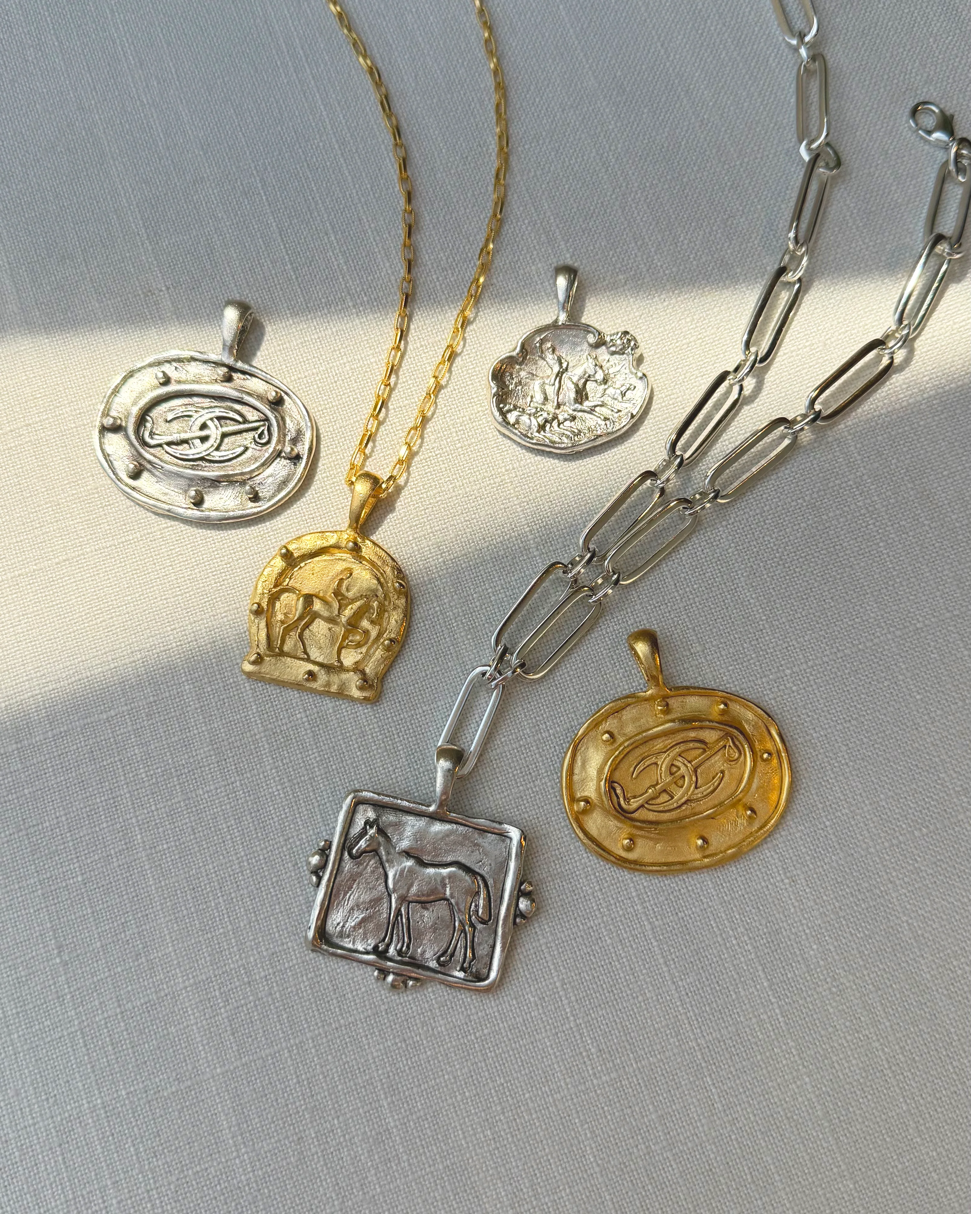 Horseshoe Frame Pendant - Image 3
