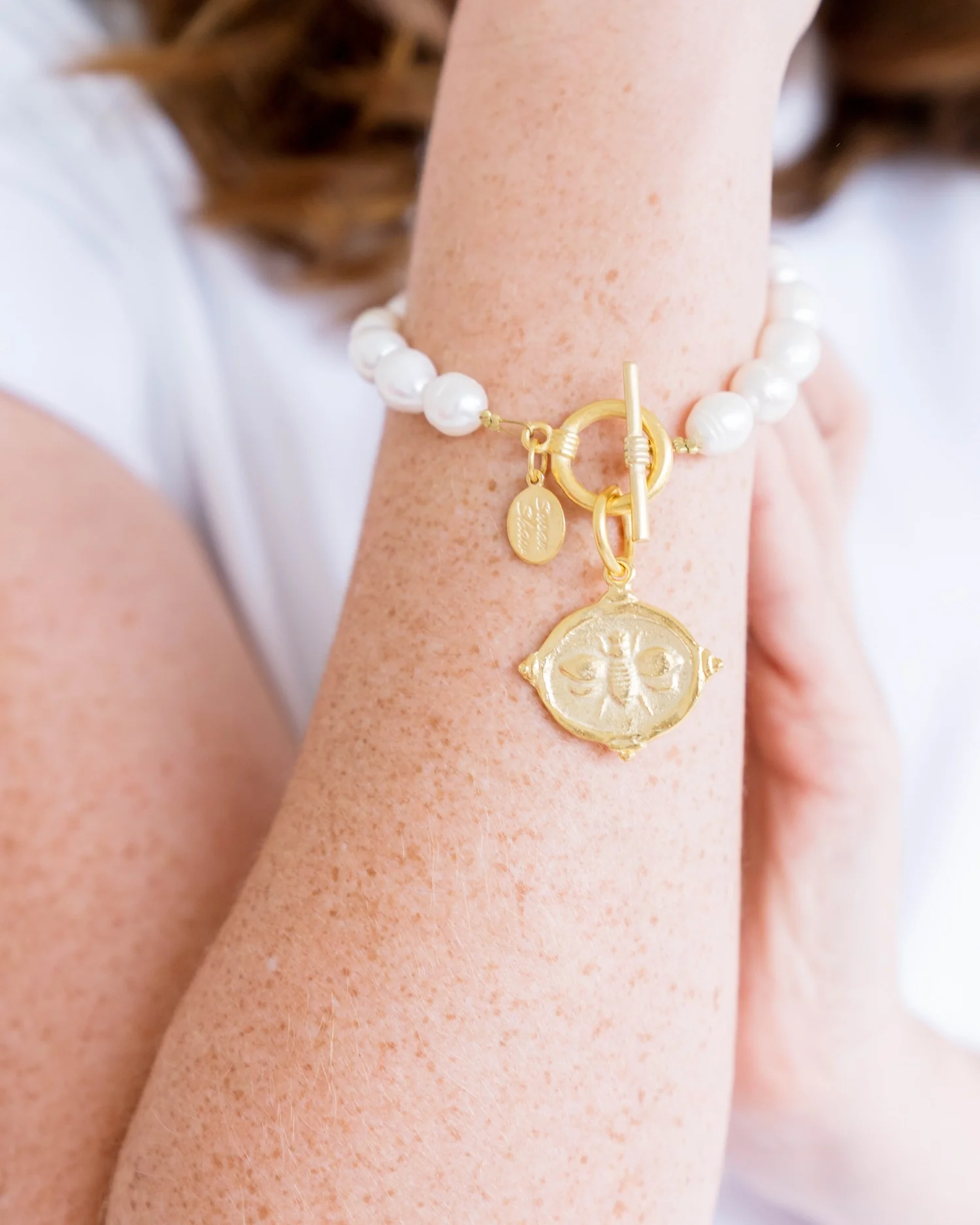 Bee Intaglio Pearl Bracelet - Image 3