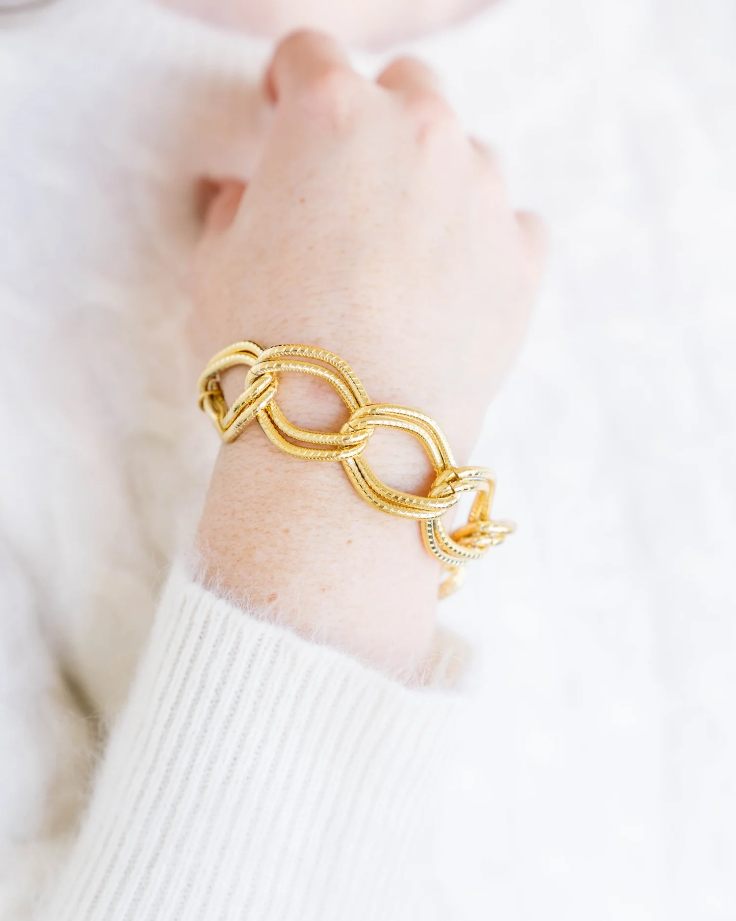 Textured Double Link Chain Bracelet - Image 5